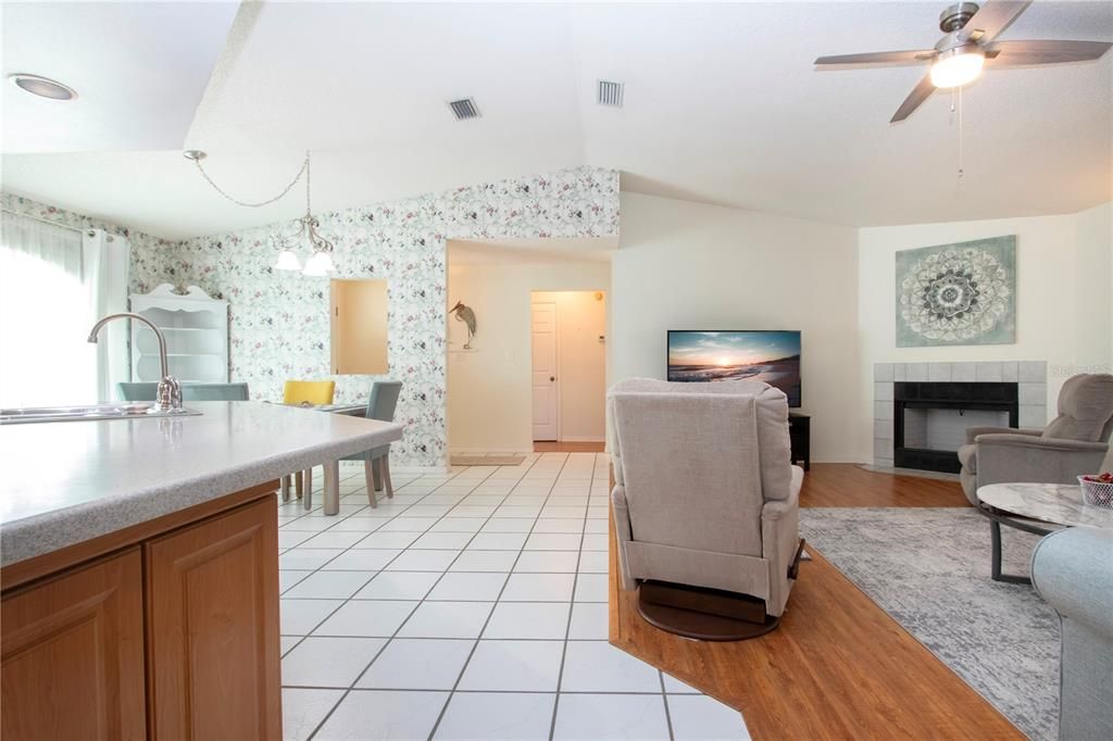 For Sale: $375,000 (3 beds, 2 baths, 1380 Square Feet)