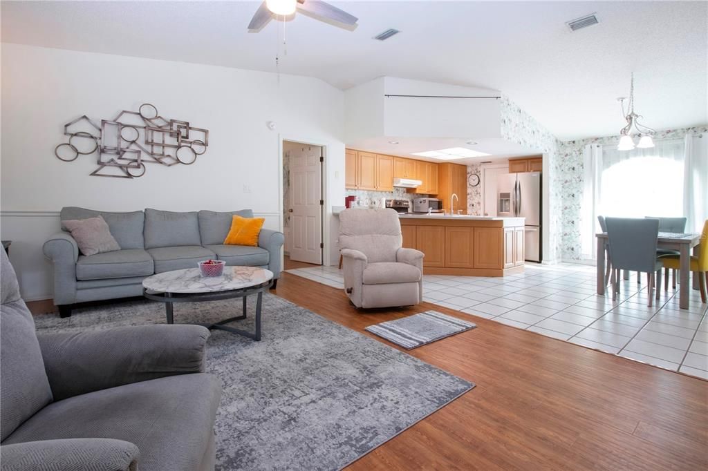For Sale: $375,000 (3 beds, 2 baths, 1380 Square Feet)