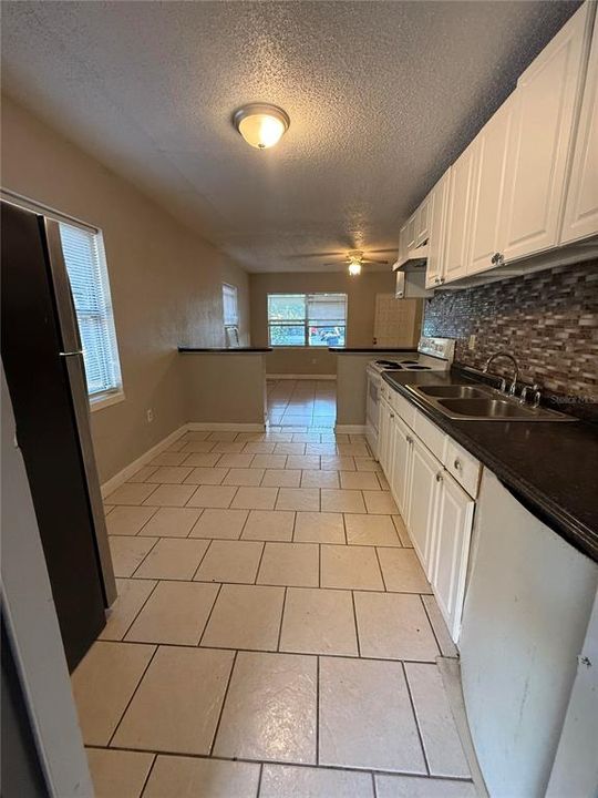 For Rent: $1,400 (2 beds, 1 baths, 756 Square Feet)