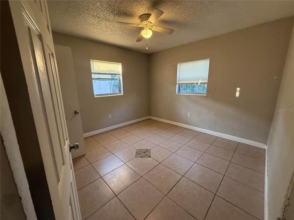 For Rent: $1,400 (2 beds, 1 baths, 756 Square Feet)