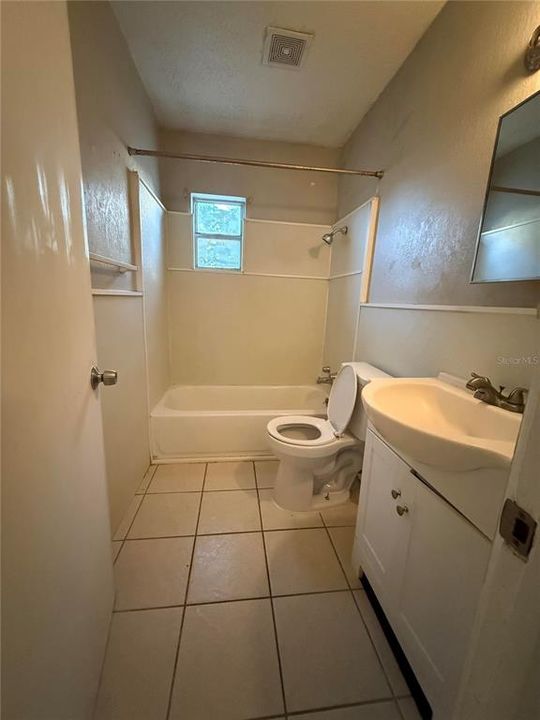 For Rent: $1,400 (2 beds, 1 baths, 756 Square Feet)