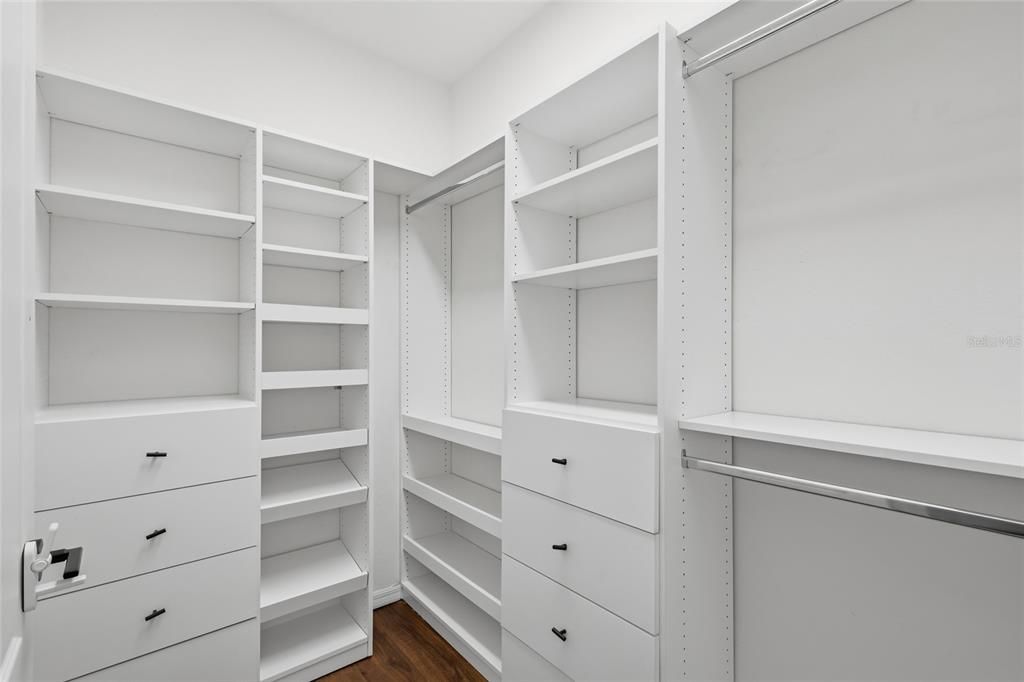 For Sale: $750,000 (3 beds, 3 baths, 2455 Square Feet)