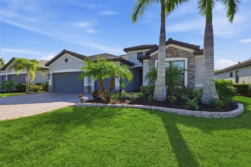 For Sale: $750,000 (3 beds, 3 baths, 2455 Square Feet)