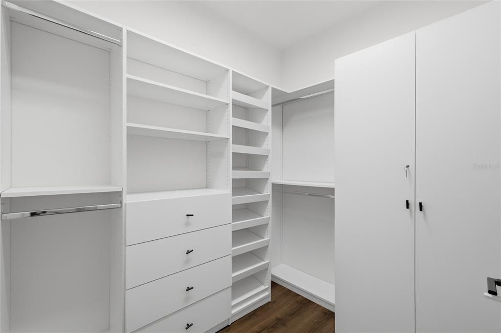 For Sale: $750,000 (3 beds, 3 baths, 2455 Square Feet)