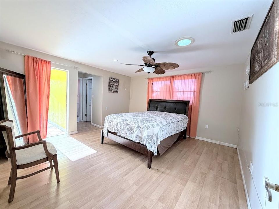 For Sale: $259,000 (3 beds, 3 baths, 1489 Square Feet)