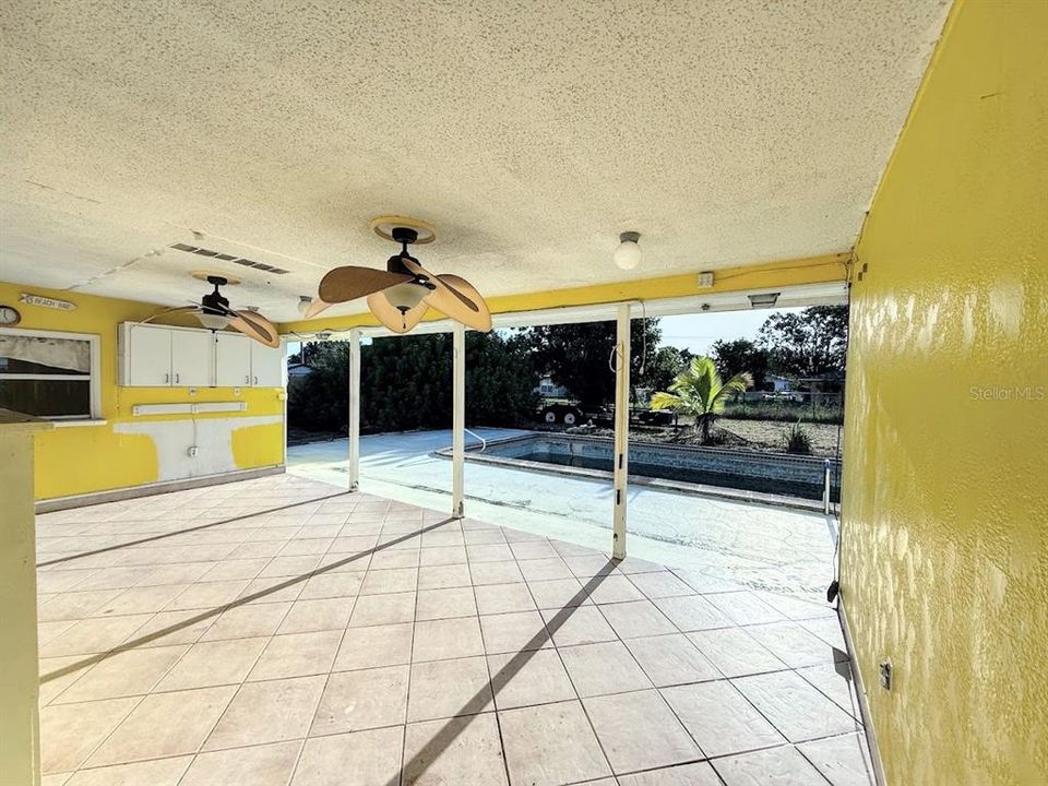 For Sale: $259,000 (3 beds, 3 baths, 1489 Square Feet)