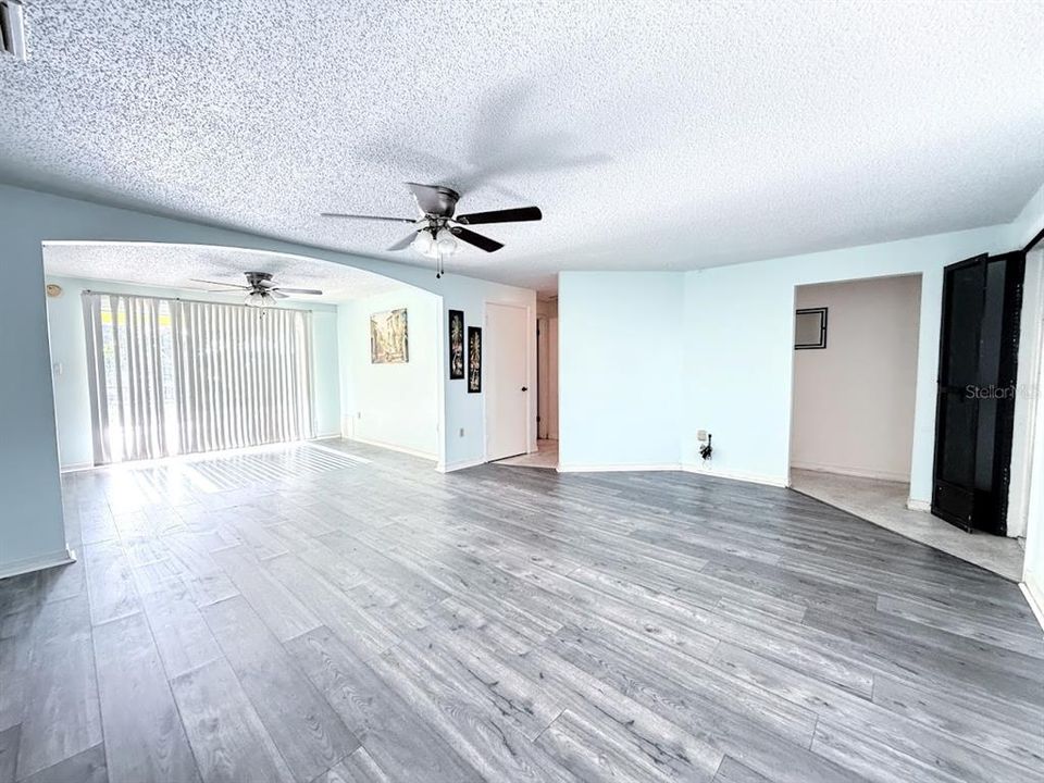 For Sale: $259,000 (3 beds, 3 baths, 1489 Square Feet)