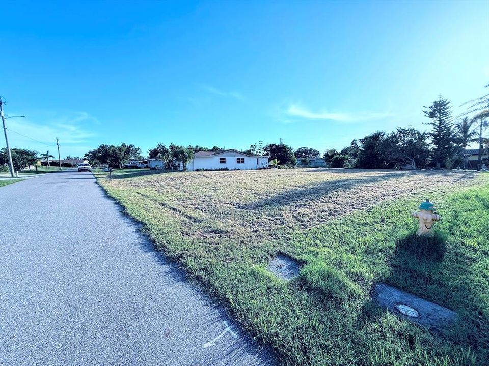 For Sale: $259,000 (3 beds, 3 baths, 1489 Square Feet)