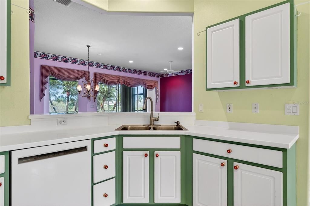 For Sale: $429,000 (2 beds, 2 baths, 1723 Square Feet)