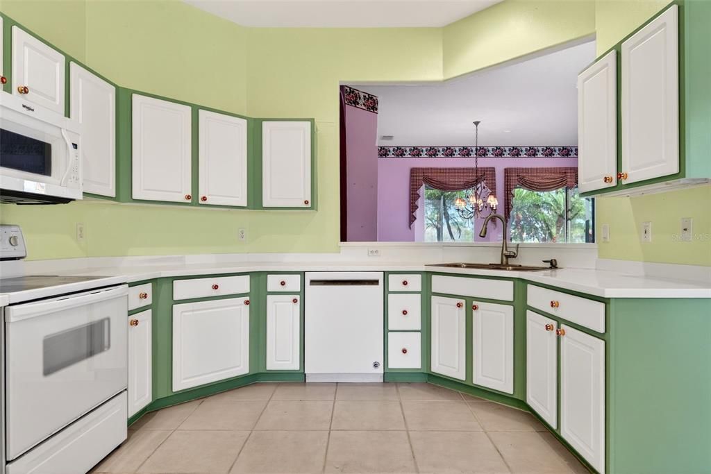 For Sale: $429,000 (2 beds, 2 baths, 1723 Square Feet)