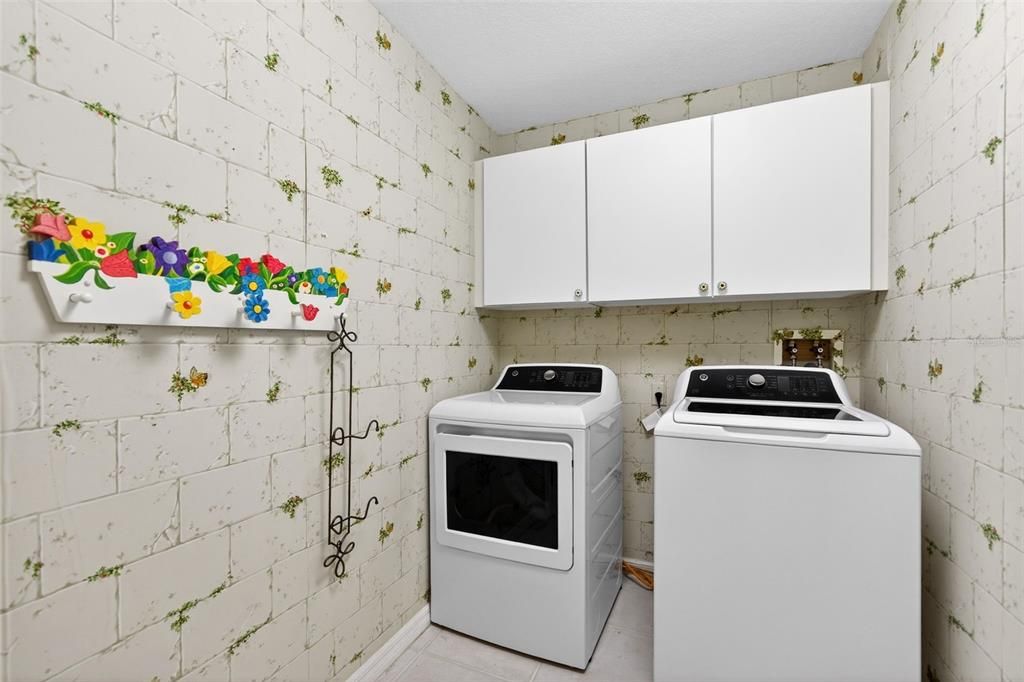 For Sale: $429,000 (2 beds, 2 baths, 1723 Square Feet)