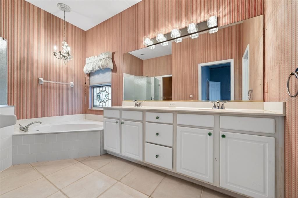 For Sale: $429,000 (2 beds, 2 baths, 1723 Square Feet)