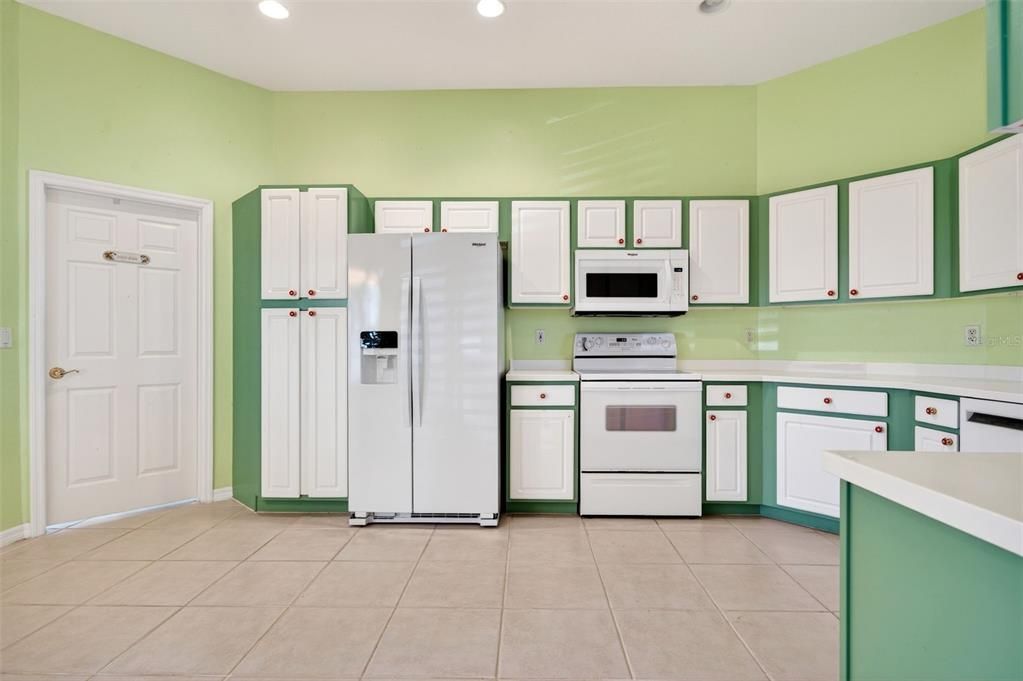 For Sale: $429,000 (2 beds, 2 baths, 1723 Square Feet)