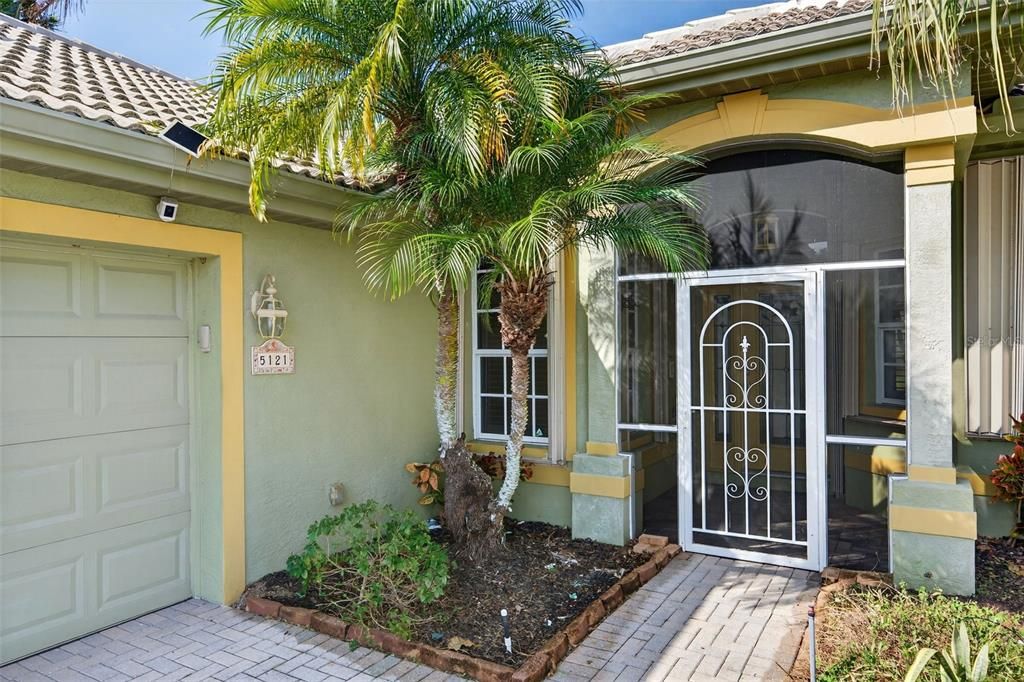 For Sale: $429,000 (2 beds, 2 baths, 1723 Square Feet)