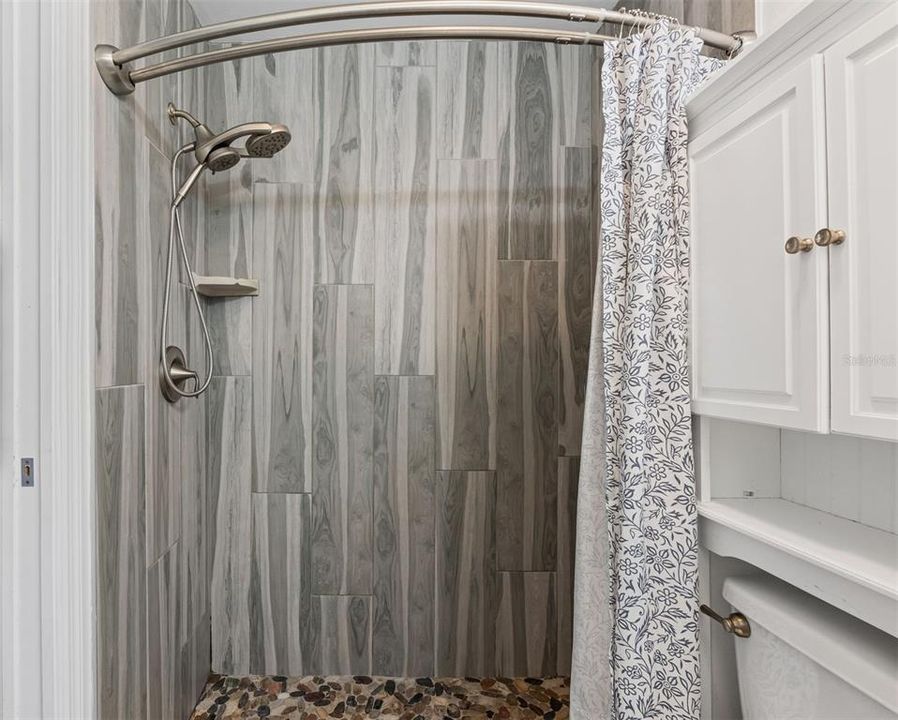 For Sale: $279,900 (3 beds, 2 baths, 1182 Square Feet)