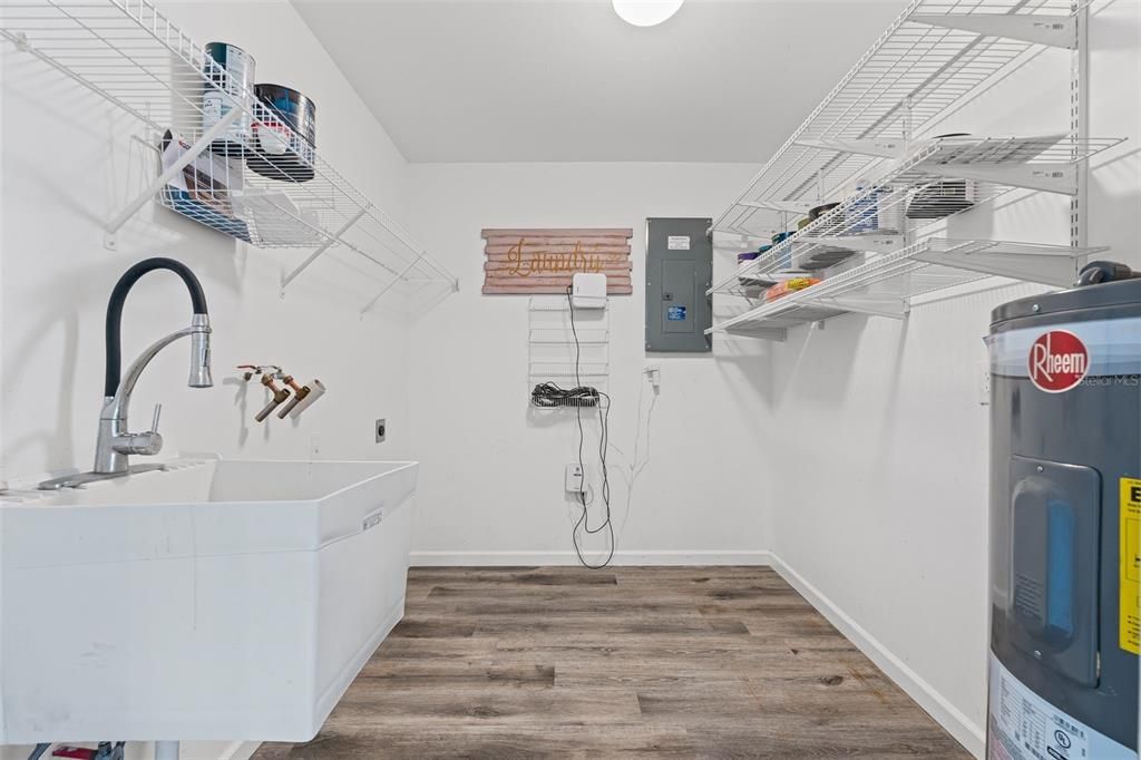 For Sale: $279,900 (3 beds, 2 baths, 1182 Square Feet)