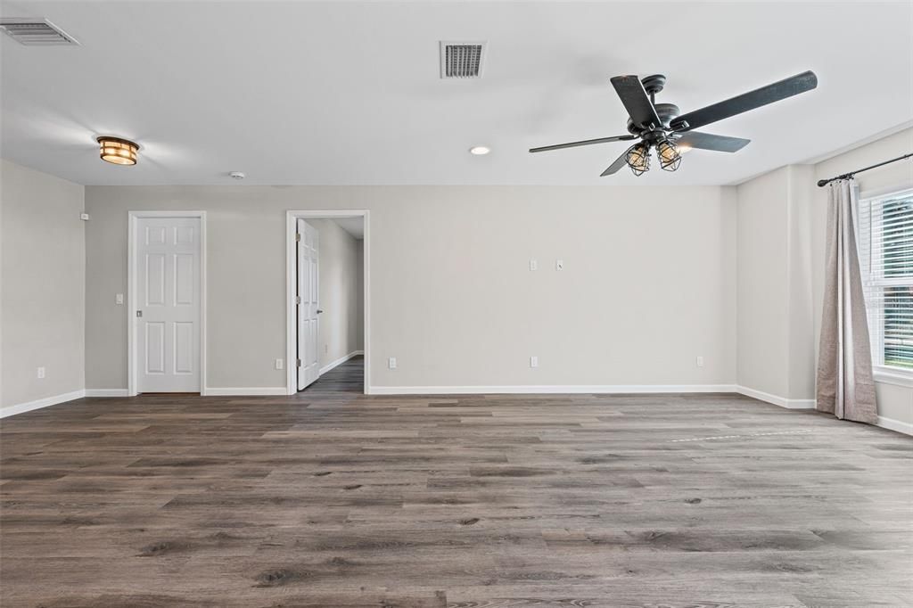 For Sale: $279,900 (3 beds, 2 baths, 1182 Square Feet)