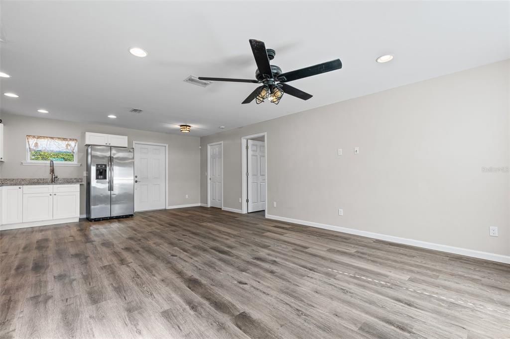 For Sale: $279,900 (3 beds, 2 baths, 1182 Square Feet)