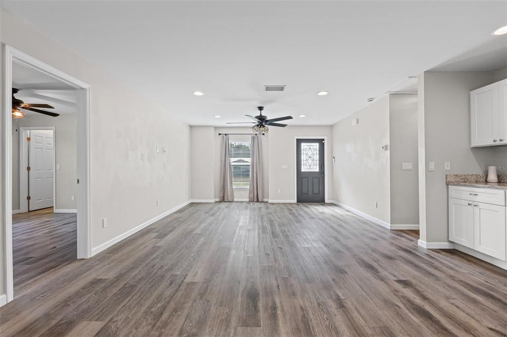 For Sale: $279,900 (3 beds, 2 baths, 1182 Square Feet)