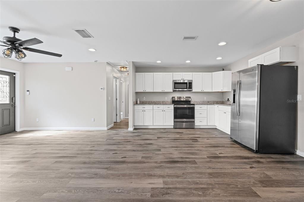 For Sale: $279,900 (3 beds, 2 baths, 1182 Square Feet)