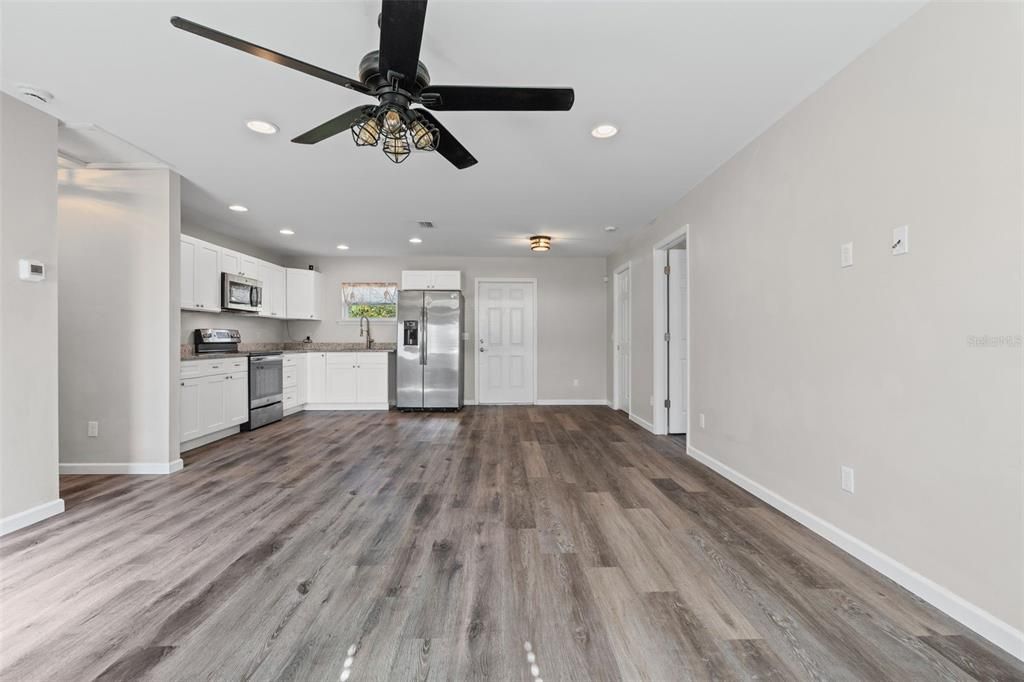 For Sale: $279,900 (3 beds, 2 baths, 1182 Square Feet)