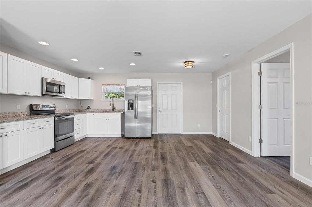 For Sale: $279,900 (3 beds, 2 baths, 1182 Square Feet)