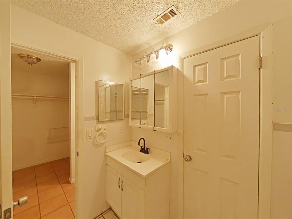 For Rent: $1,500 (2 beds, 1 baths, 900 Square Feet)