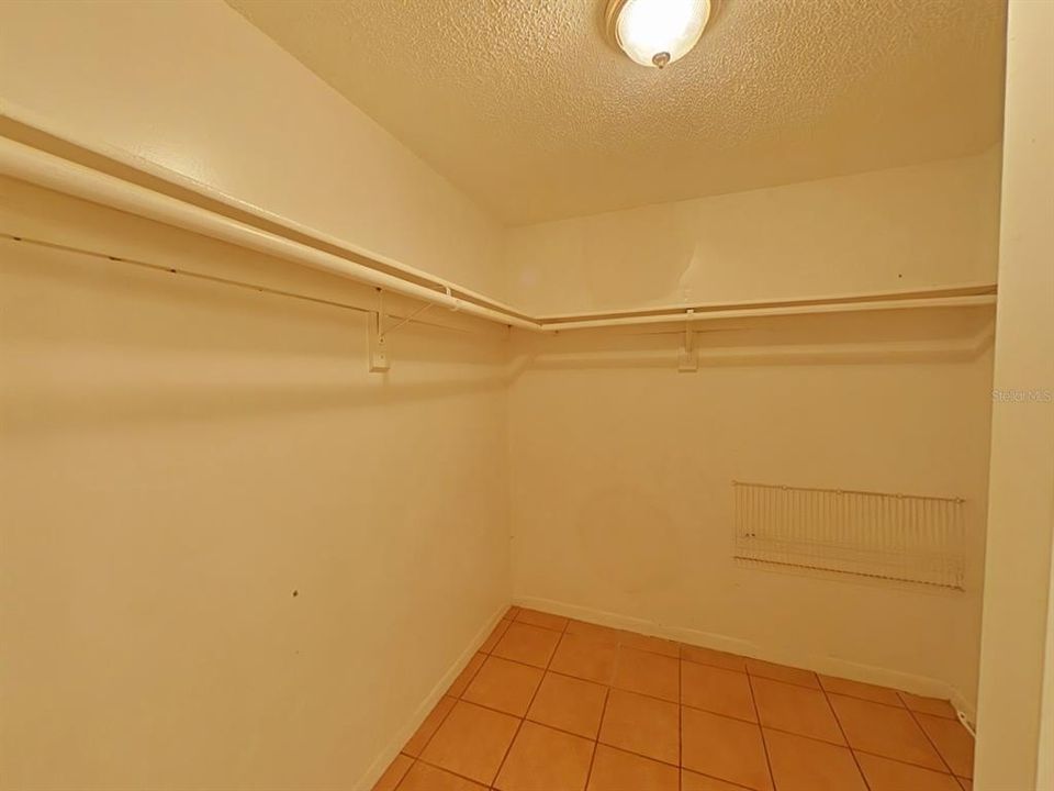 For Rent: $1,500 (2 beds, 1 baths, 900 Square Feet)