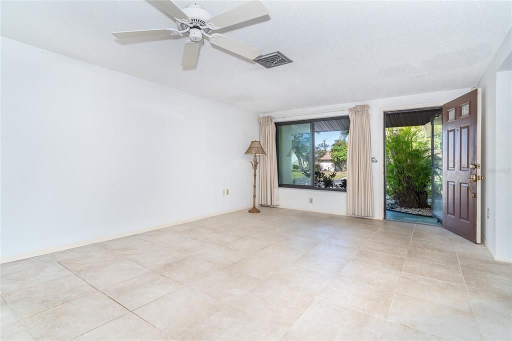 На продажу: $170,000 (2 спален, 2 ванн, 1082 Квадратных фут)