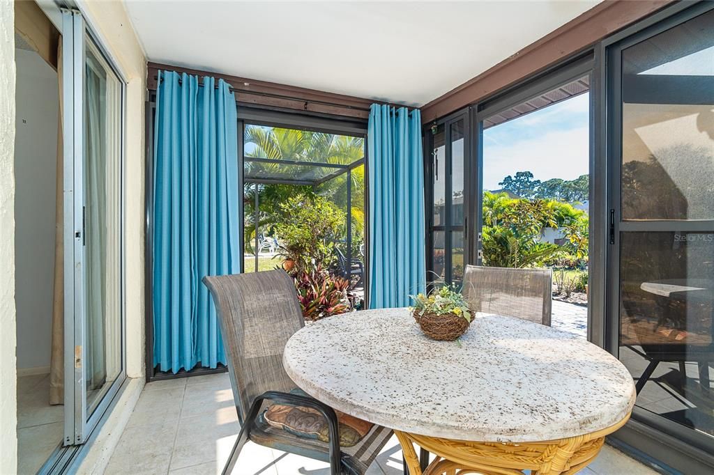 На продажу: $170,000 (2 спален, 2 ванн, 1082 Квадратных фут)