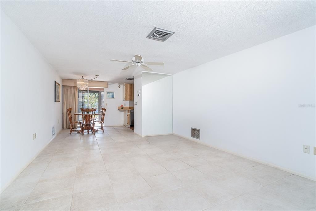 На продажу: $170,000 (2 спален, 2 ванн, 1082 Квадратных фут)