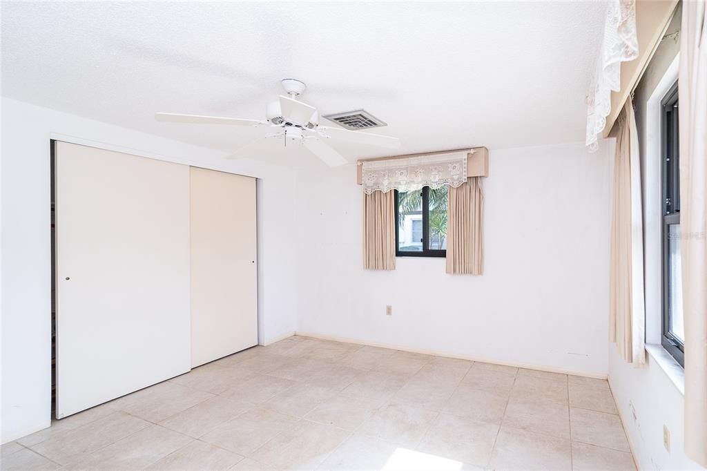 На продажу: $170,000 (2 спален, 2 ванн, 1082 Квадратных фут)