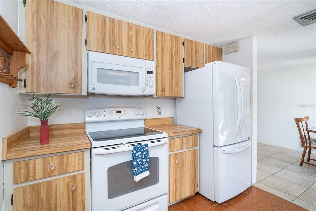 На продажу: $170,000 (2 спален, 2 ванн, 1082 Квадратных фут)