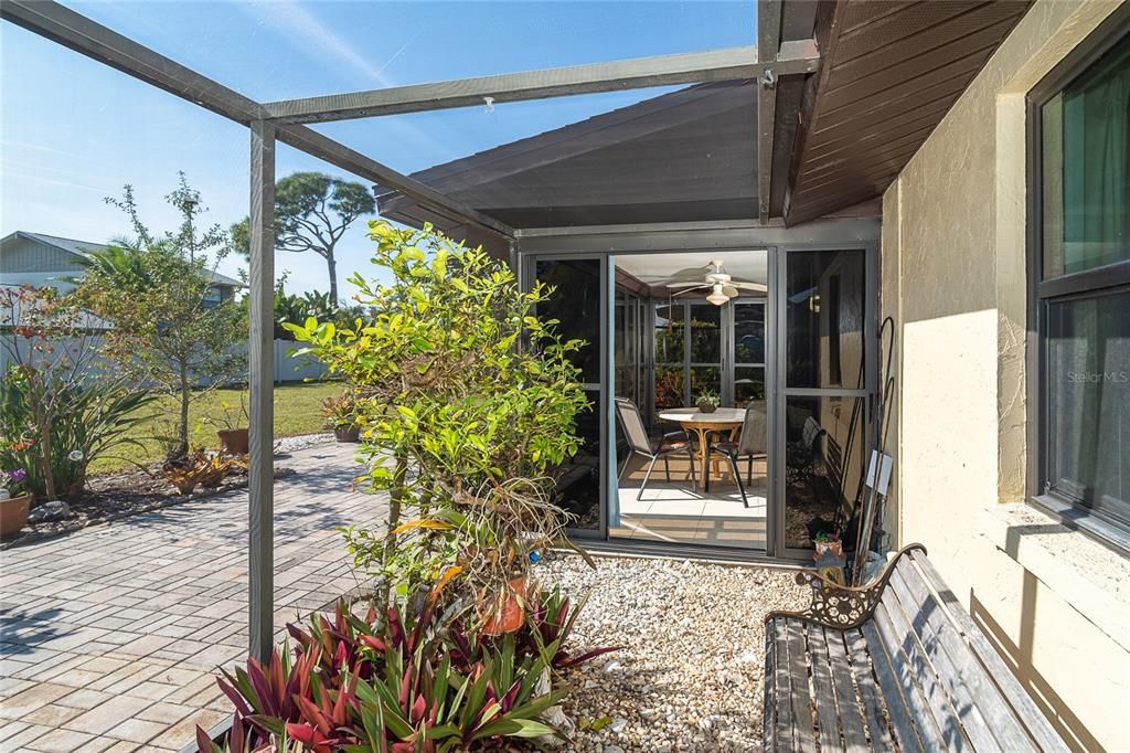 На продажу: $170,000 (2 спален, 2 ванн, 1082 Квадратных фут)