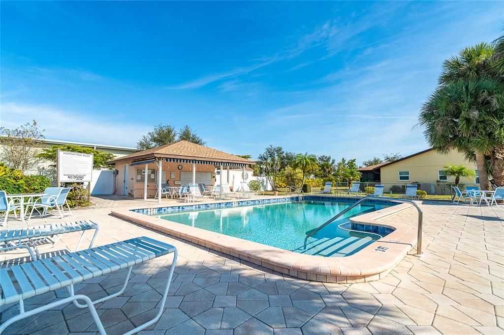 На продажу: $170,000 (2 спален, 2 ванн, 1082 Квадратных фут)