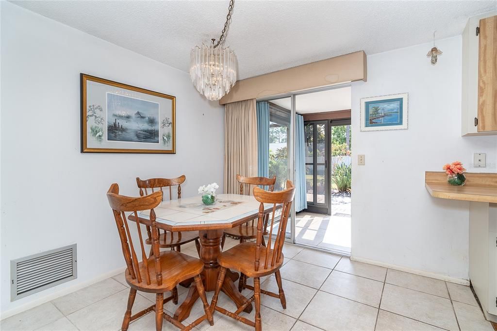 На продажу: $170,000 (2 спален, 2 ванн, 1082 Квадратных фут)