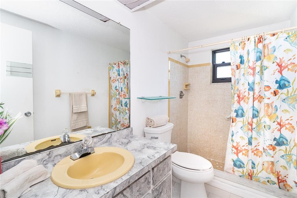 На продажу: $170,000 (2 спален, 2 ванн, 1082 Квадратных фут)