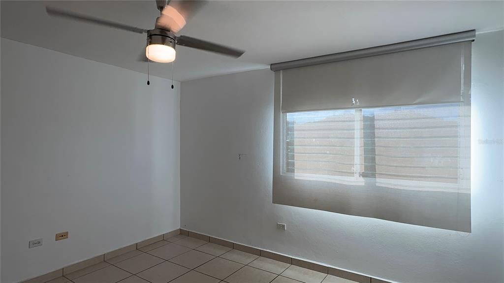 待售: $445,000 (4 贝兹, 2 浴室, 2000 平方英尺)