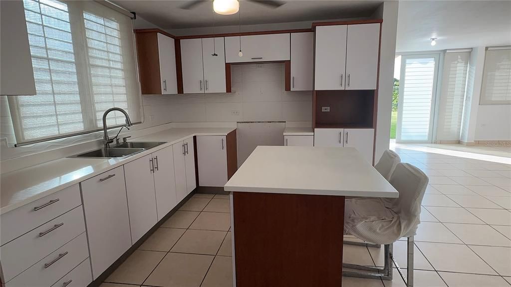 待售: $445,000 (4 贝兹, 2 浴室, 2000 平方英尺)