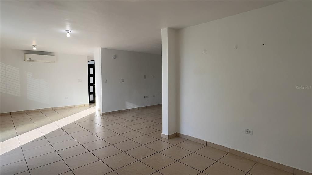 待售: $445,000 (4 贝兹, 2 浴室, 2000 平方英尺)