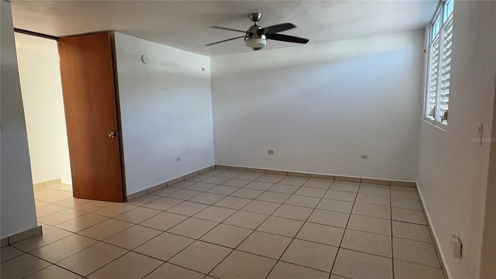 待售: $445,000 (4 贝兹, 2 浴室, 2000 平方英尺)