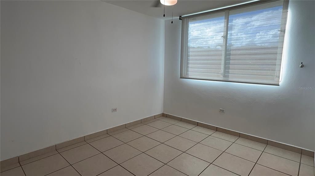 待售: $445,000 (4 贝兹, 2 浴室, 2000 平方英尺)