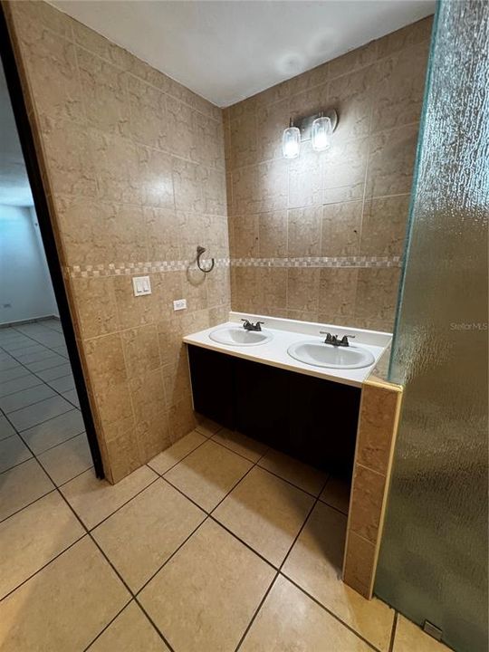 待售: $445,000 (4 贝兹, 2 浴室, 2000 平方英尺)