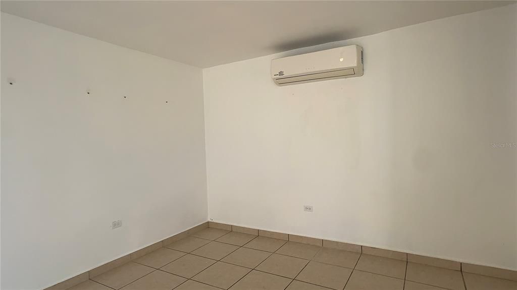 待售: $445,000 (4 贝兹, 2 浴室, 2000 平方英尺)