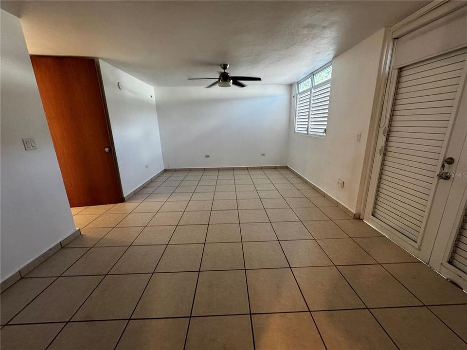 待售: $445,000 (4 贝兹, 2 浴室, 2000 平方英尺)