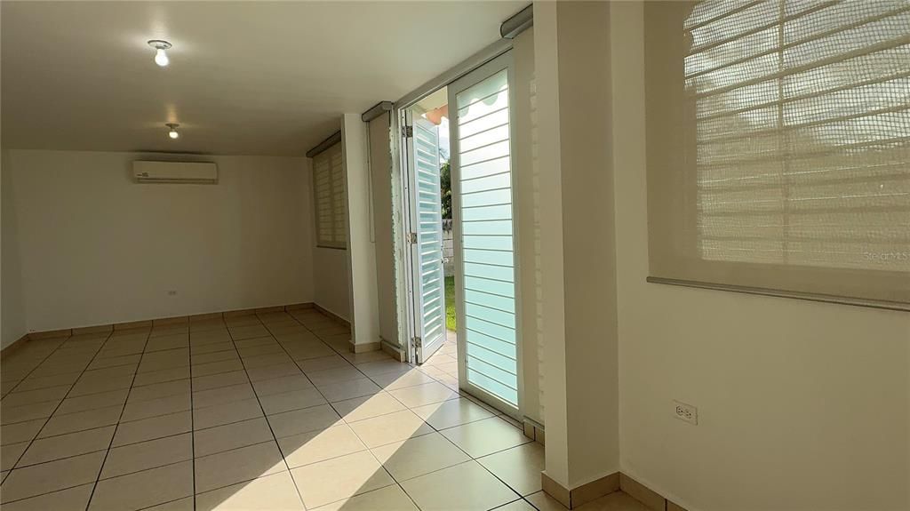 待售: $445,000 (4 贝兹, 2 浴室, 2000 平方英尺)