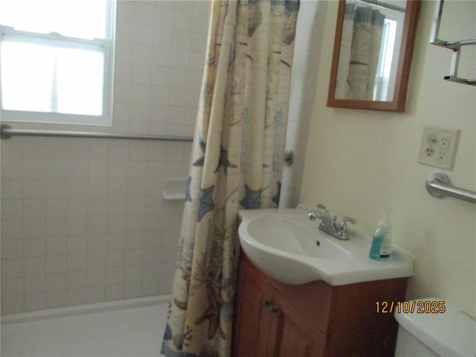 Activo con contrato: $400,000 (3 camas, 2 baños, 1501 Pies cuadrados)