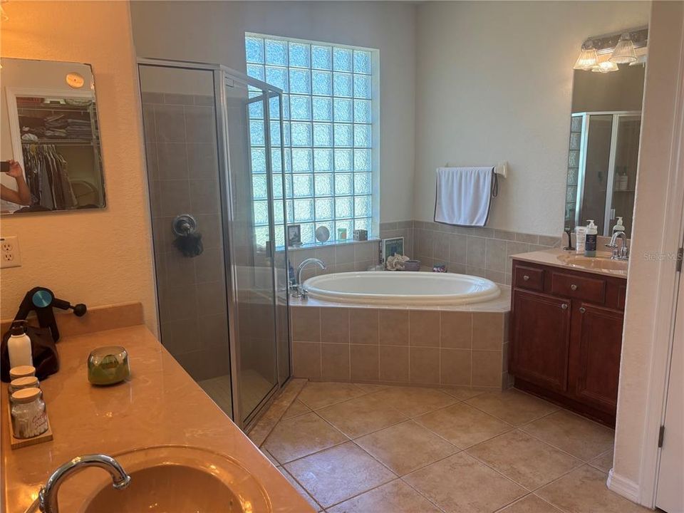 For Rent: $3,000 (3 beds, 2 baths, 2466 Square Feet)