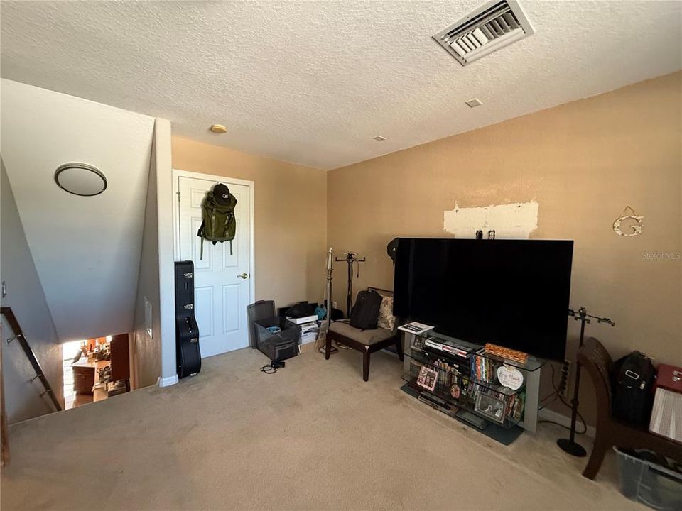 For Rent: $3,000 (3 beds, 2 baths, 2466 Square Feet)