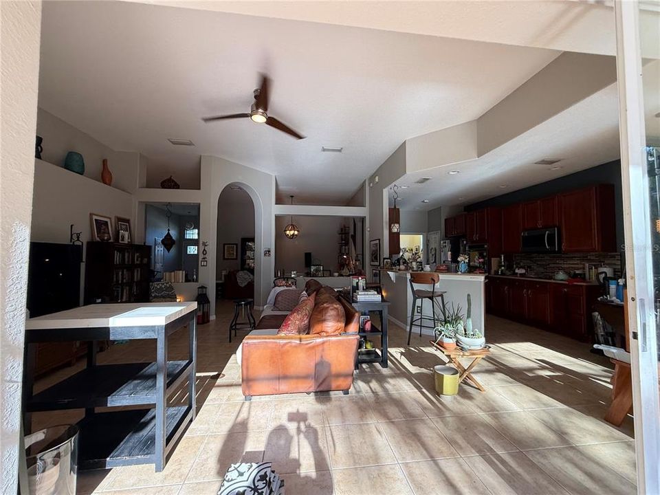 For Rent: $3,000 (3 beds, 2 baths, 2466 Square Feet)